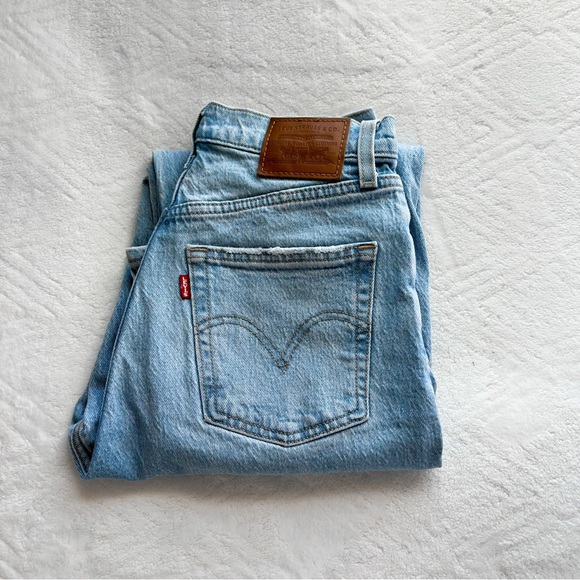 aritzia’s levi’s ribcage straight ankle jean SOLD - Picture 2 of 3